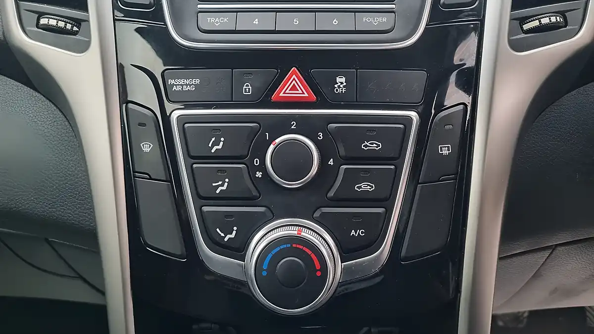 Used 2016 Hyundai I30 Se White - Interior and Exterior details 13