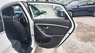 Used 2016 Hyundai I30 Se White - Interior and Exterior details 17