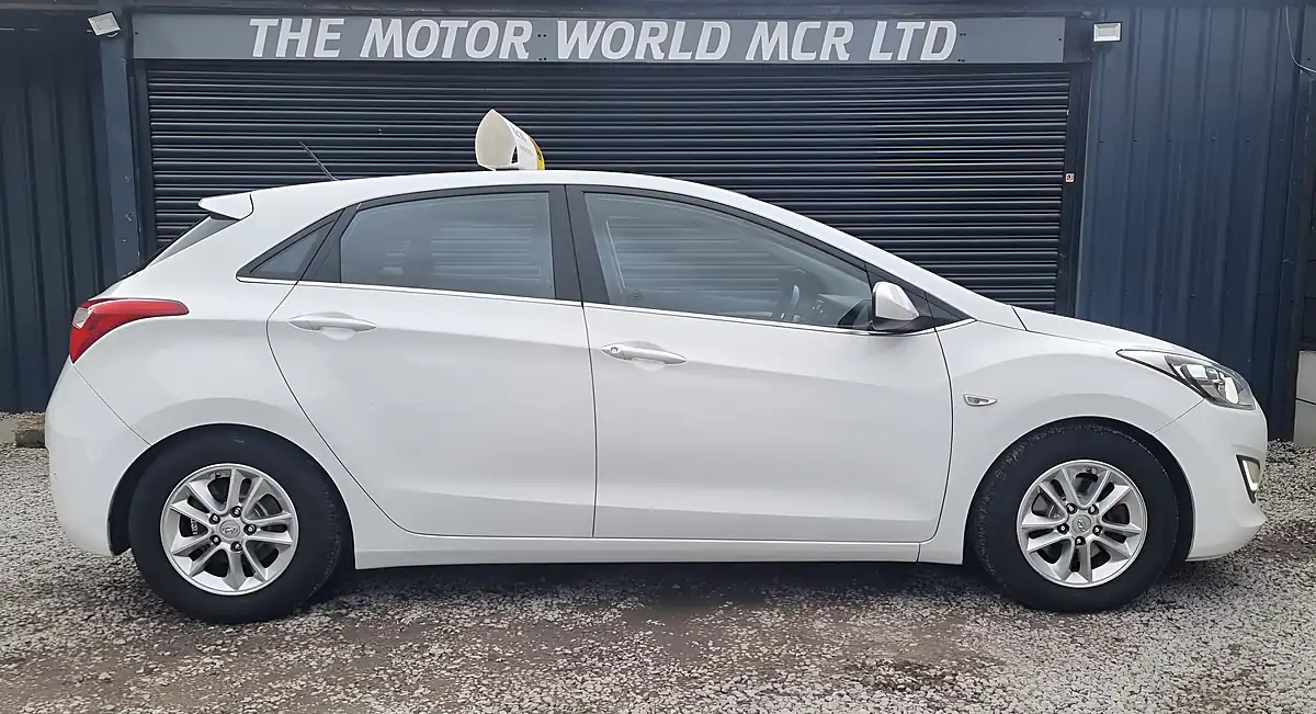 Used 2016 Hyundai I30 Se White - Interior and Exterior details 3