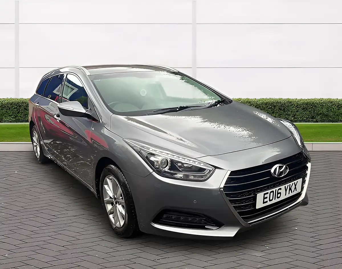 Used 2016 Hyundai i40 Se Nav Titanium Silver - Front View