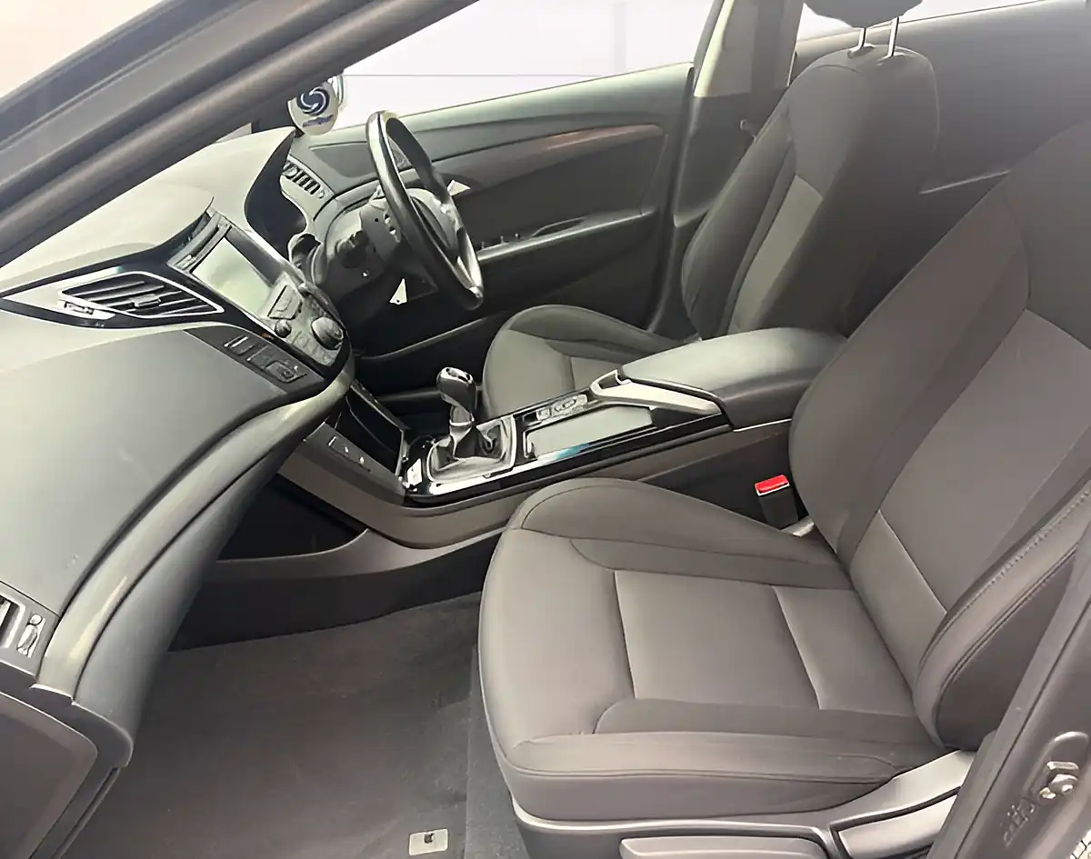 Used 2016 Hyundai i40 Se Nav Titanium Silver - Interior and Exterior details 11
