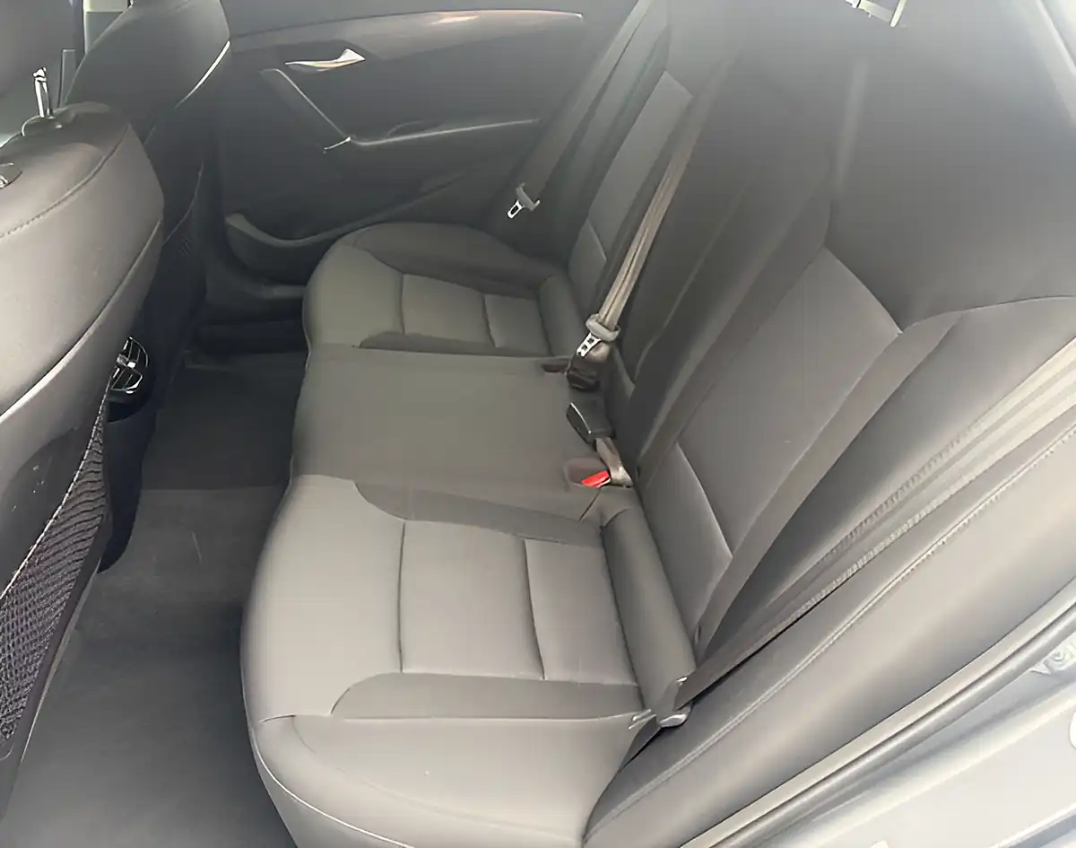Used 2016 Hyundai i40 Se Nav Titanium Silver - Interior and Exterior details 12