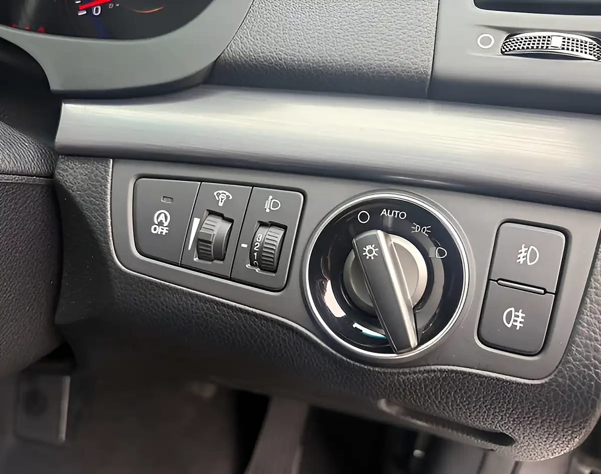 Used 2016 Hyundai i40 Se Nav Titanium Silver - Interior and Exterior details 17
