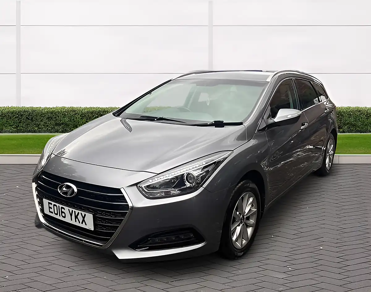 Used 2016 Hyundai i40 Se Nav Titanium Silver - Interior and Exterior details 3
