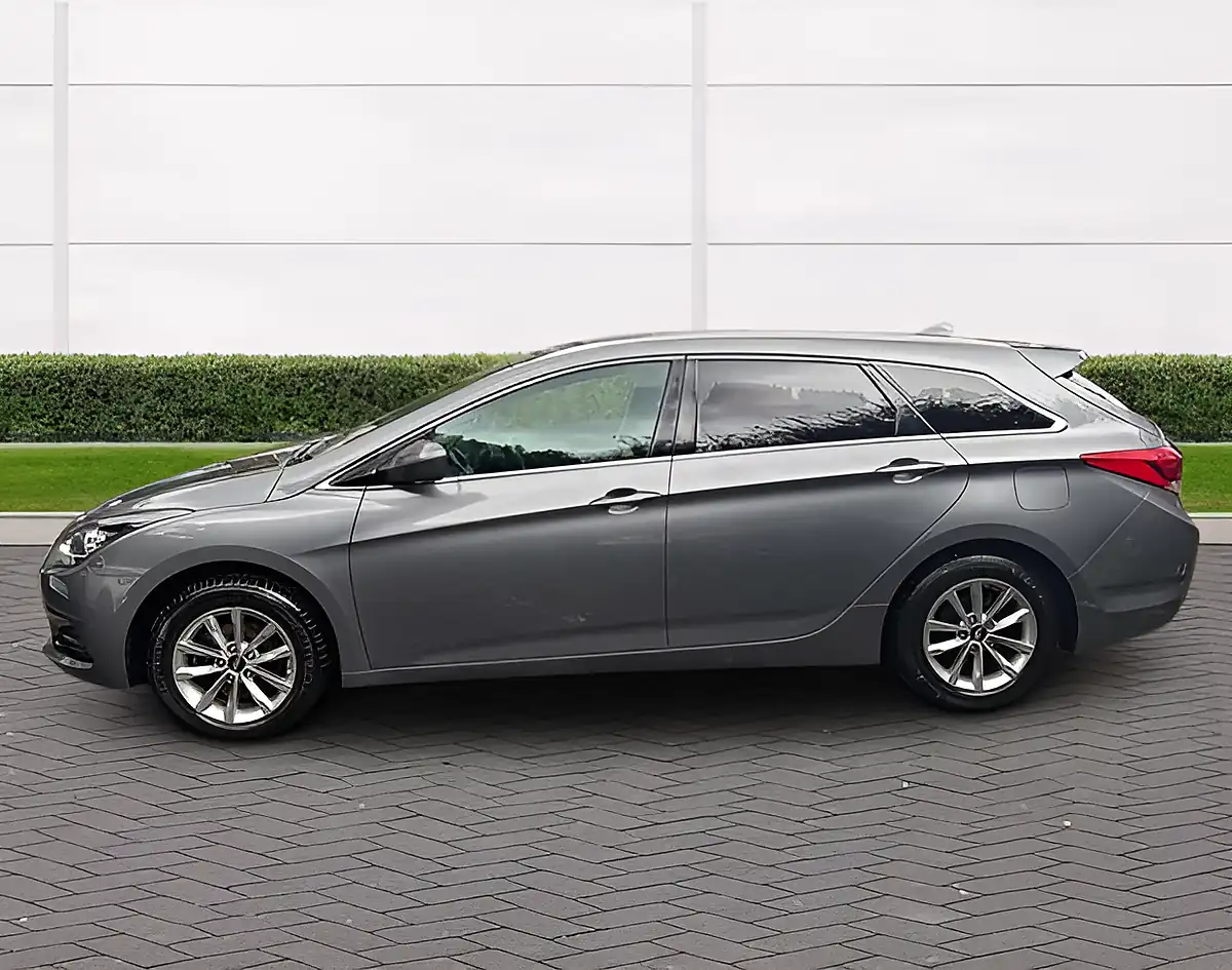 Used 2016 Hyundai i40 Se Nav Titanium Silver - Interior and Exterior details 4