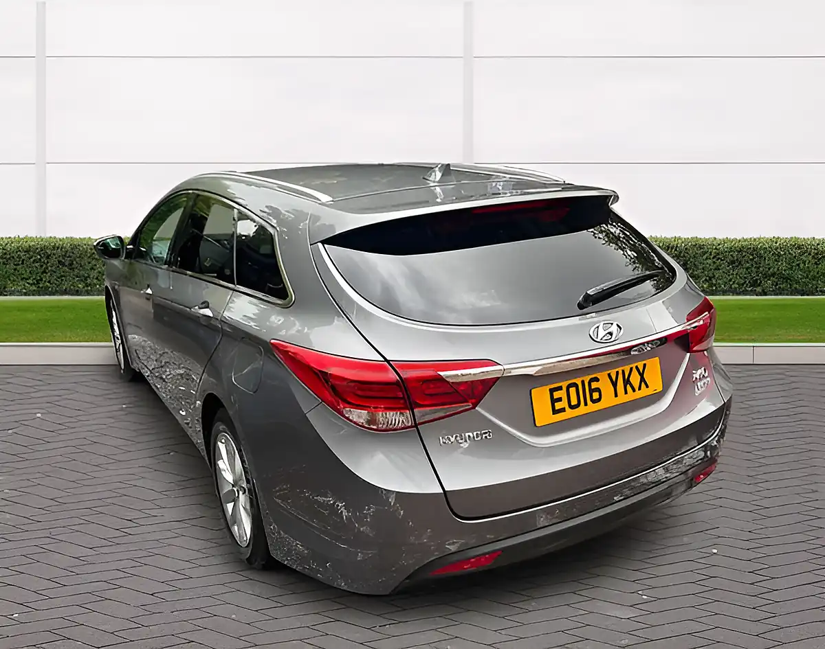 Used 2016 Hyundai i40 Se Nav Titanium Silver - Interior and Exterior details 5
