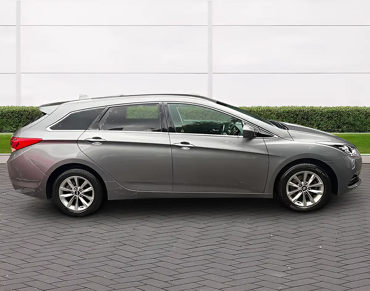 Used 2016 Hyundai i40 Se Nav Titanium Silver - Interior and Exterior details 8