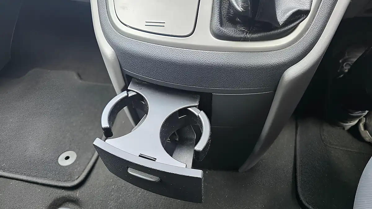 Used 2016 Hyundai i800 Se Silver - Interior and Exterior details 14
