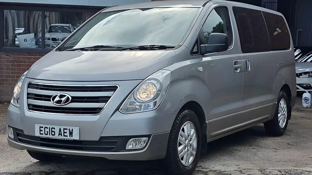 Used 2016 Hyundai i800 Se Silver - Interior and Exterior details 3
