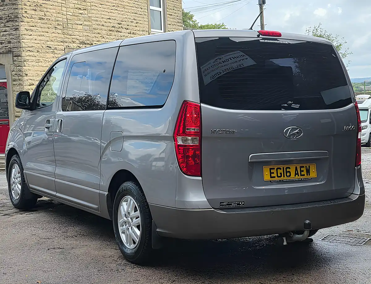 Used 2016 Hyundai i800 Se Silver - Interior and Exterior details 4