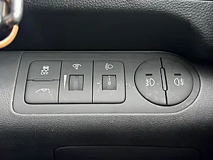 Used 2016 Hyundai i800 Se White - Interior and Exterior details 15