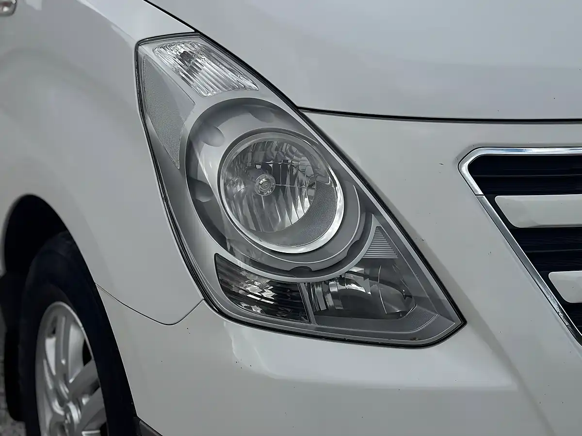 Used 2016 Hyundai i800 Se White - Interior and Exterior details 16