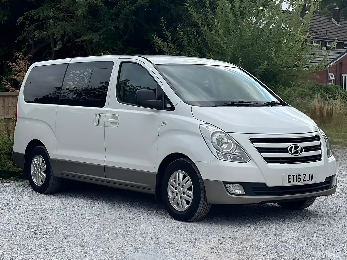 Used 2016 Hyundai i800 Se White - Interior and Exterior details 3