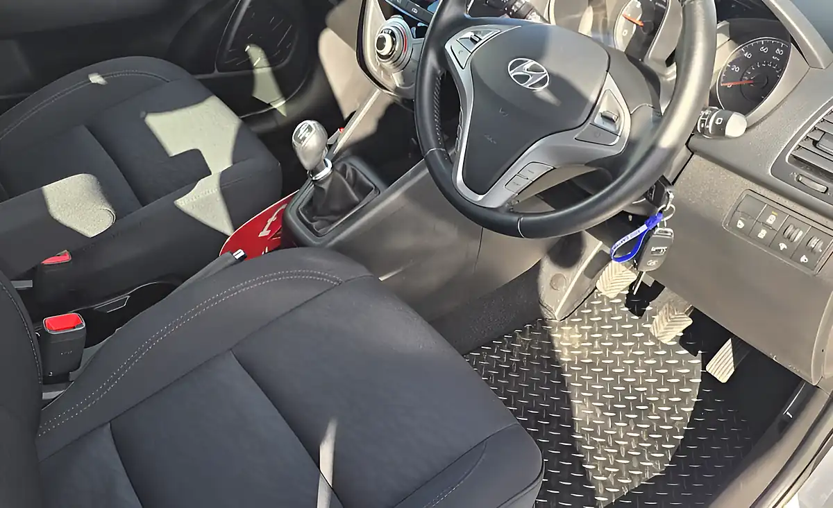 Used 2016 Hyundai iX20 Se Alpine White - Interior and Exterior details 13