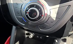 Used 2016 Hyundai iX20 Se Alpine White - Interior and Exterior details 16