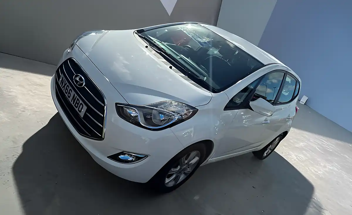 Used 2016 Hyundai iX20 Se Alpine White - Interior and Exterior details 6