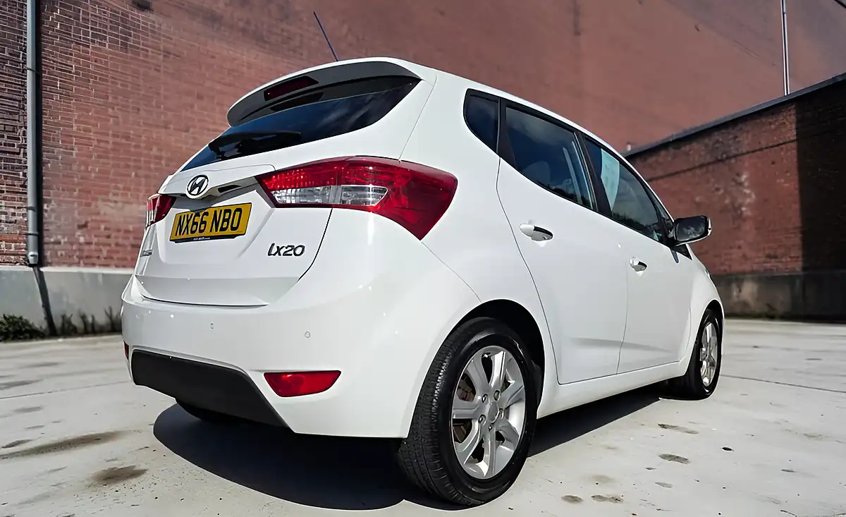 Used 2016 Hyundai iX20 Se Alpine White - Interior and Exterior details 9