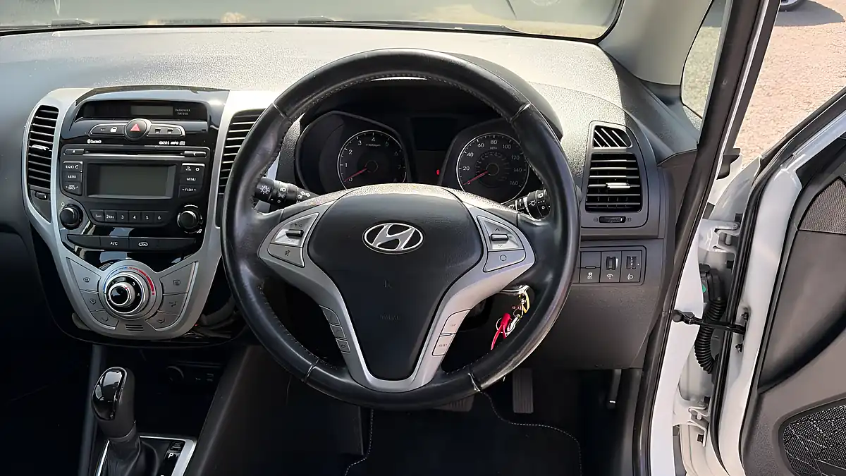 Used 2016 Hyundai Ix20 Se White - Interior and Exterior details 11