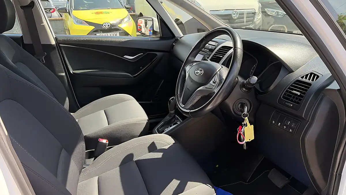 Used 2016 Hyundai Ix20 Se White - Interior and Exterior details 13