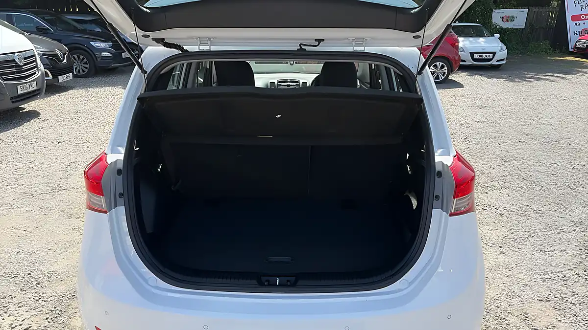 Used 2016 Hyundai Ix20 Se White - Interior and Exterior details 15