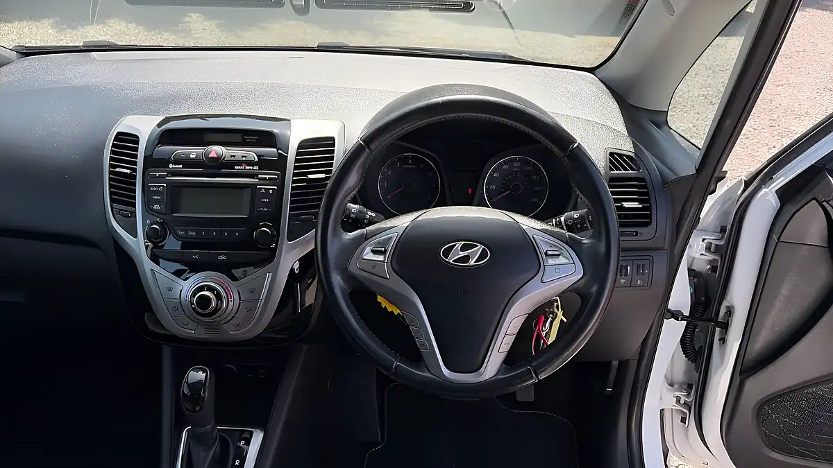 Used 2016 Hyundai Ix20 Se White - Interior and Exterior details 8