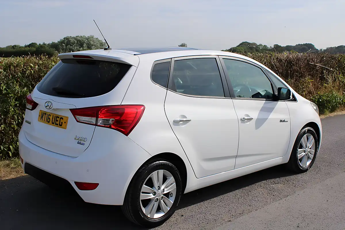 Used 2016 Hyundai ix20 Style White - Interior and Exterior details 10