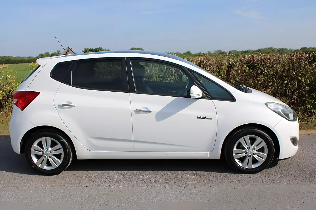 Used 2016 Hyundai ix20 Style White - Interior and Exterior details 11