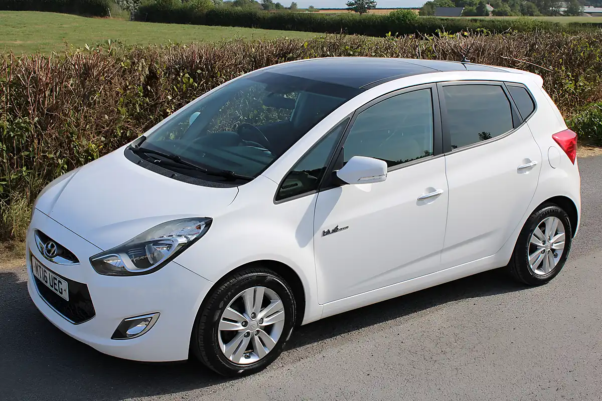Used 2016 Hyundai ix20 Style White - Interior and Exterior details 12