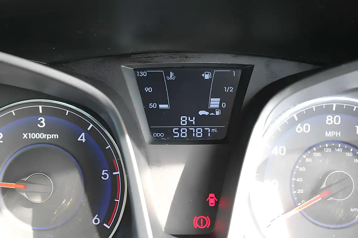 Used 2016 Hyundai ix20 Style White - Interior and Exterior details 13