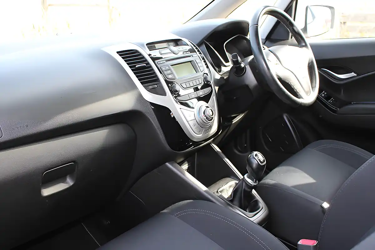 Used 2016 Hyundai ix20 Style White - Interior and Exterior details 16