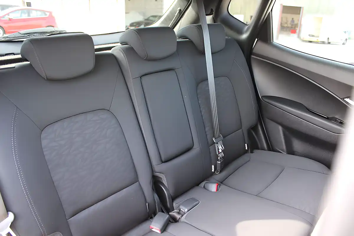 Used 2016 Hyundai ix20 Style White - Interior and Exterior details 20