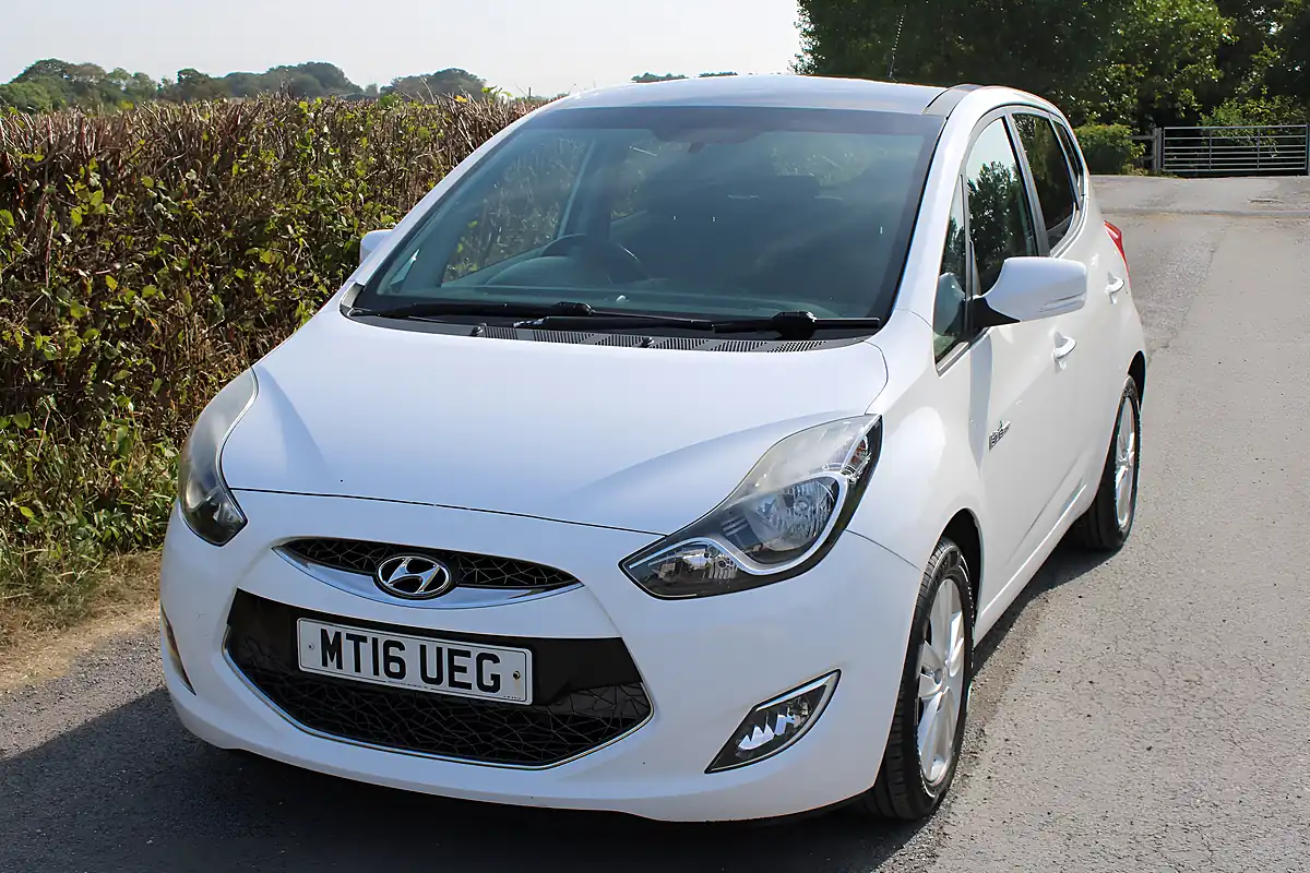 Used 2016 Hyundai ix20 Style White - Interior and Exterior details 3