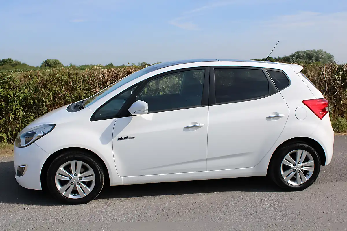 Used 2016 Hyundai ix20 Style White - Interior and Exterior details 5