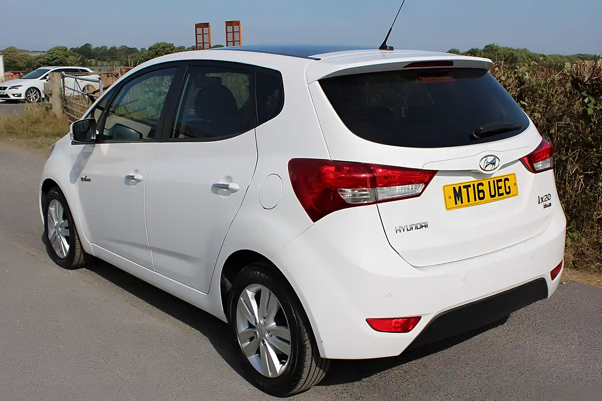 Used 2016 Hyundai ix20 Style White - Interior and Exterior details 6