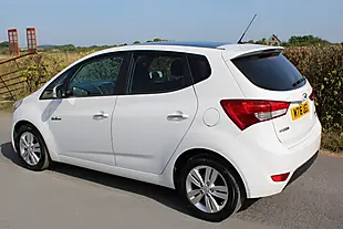 Used 2016 Hyundai ix20 Style White - Interior and Exterior details 7