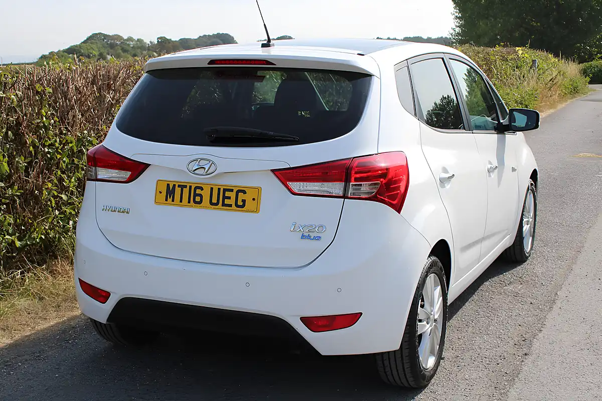 Used 2016 Hyundai ix20 Style White - Interior and Exterior details 9