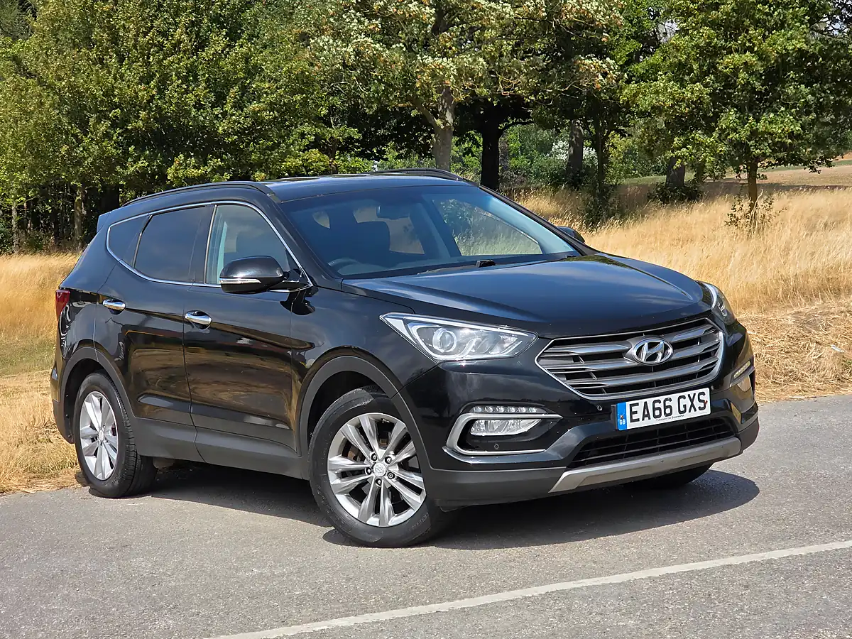 Used 2016 Hyundai Santa Fe Premium Black - Front View