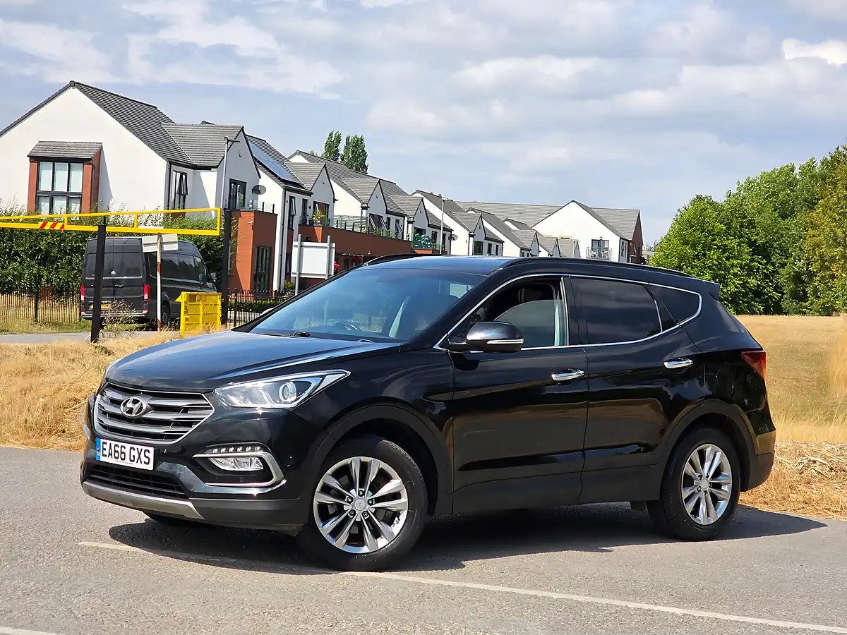 Used 2016 Hyundai Santa Fe Premium Black - Interior and Exterior details 3