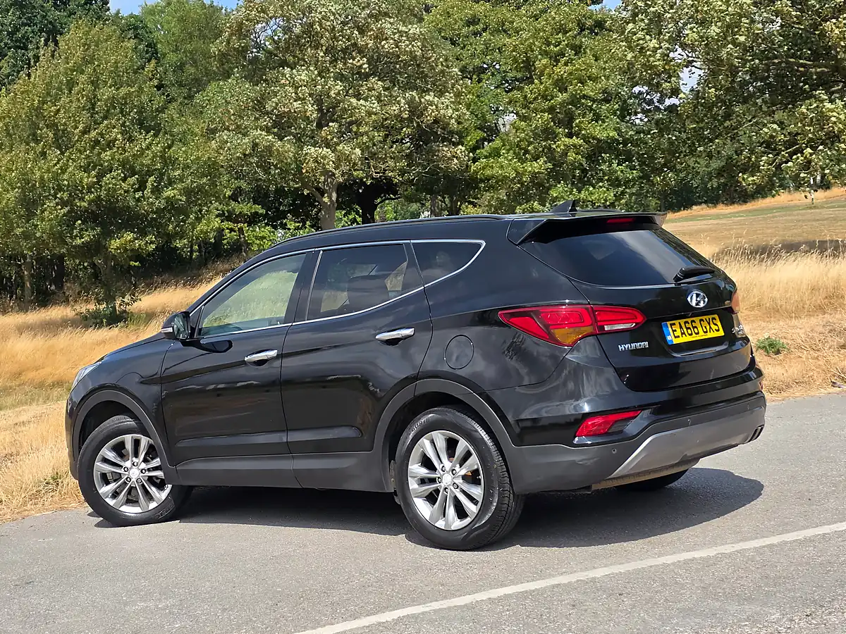 Used 2016 Hyundai Santa Fe Premium Black - Interior and Exterior details 5