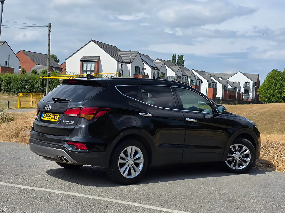 Used 2016 Hyundai Santa Fe Premium Black - Interior and Exterior details 7