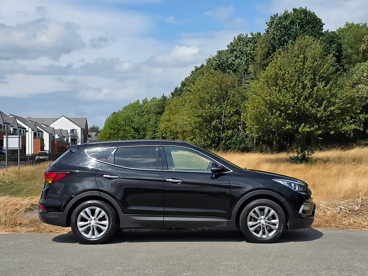 Used 2016 Hyundai Santa Fe Premium Black - Interior and Exterior details 8