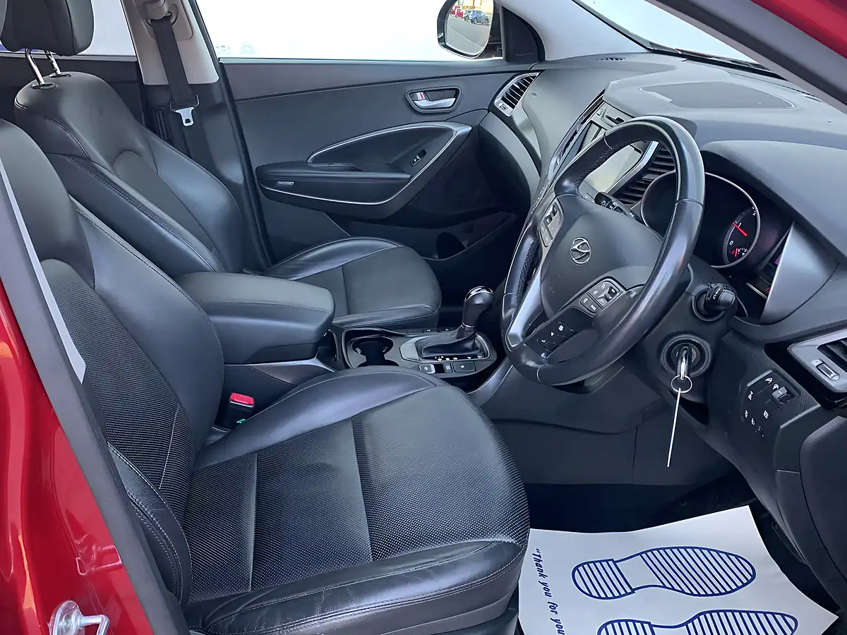 Used 2016 Hyundai Santa Fe Premium Red - Interior and Exterior details 5