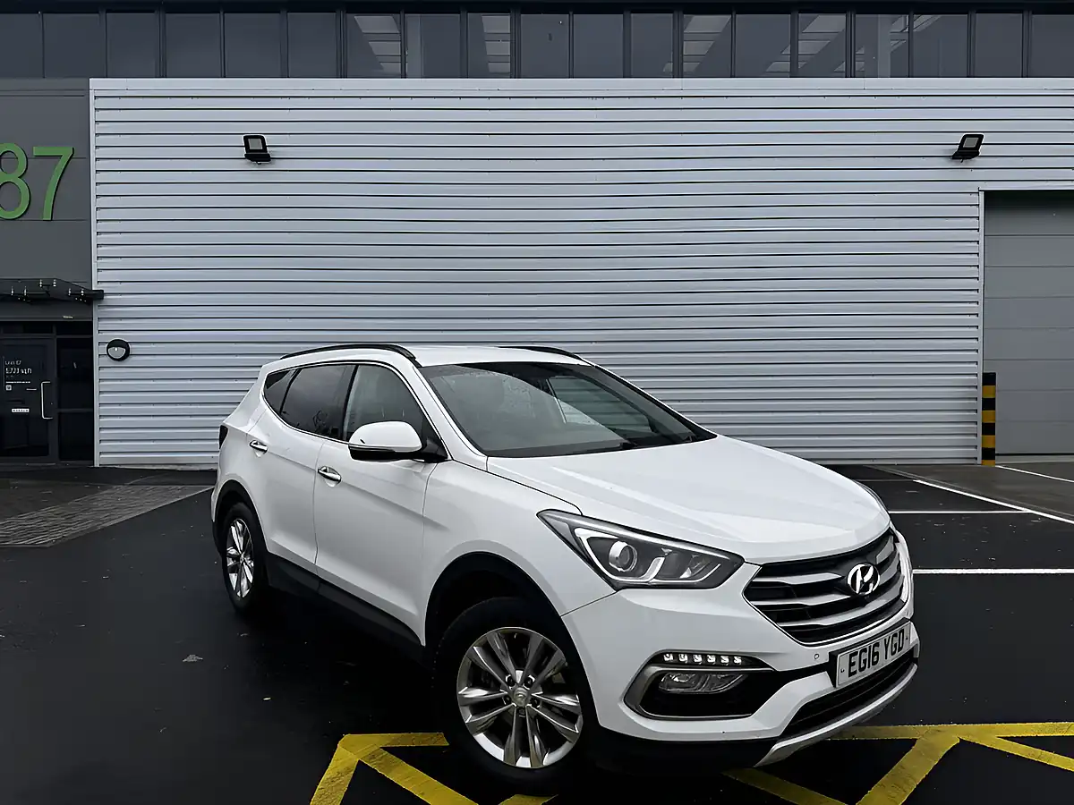 Used 2016 Hyundai Santa Fe Premium White - Front View