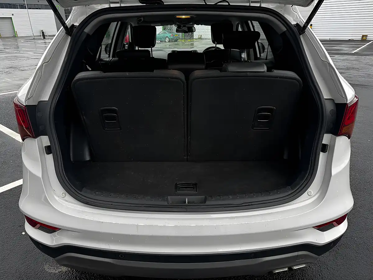 Used 2016 Hyundai Santa Fe Premium White - Interior and Exterior details 10