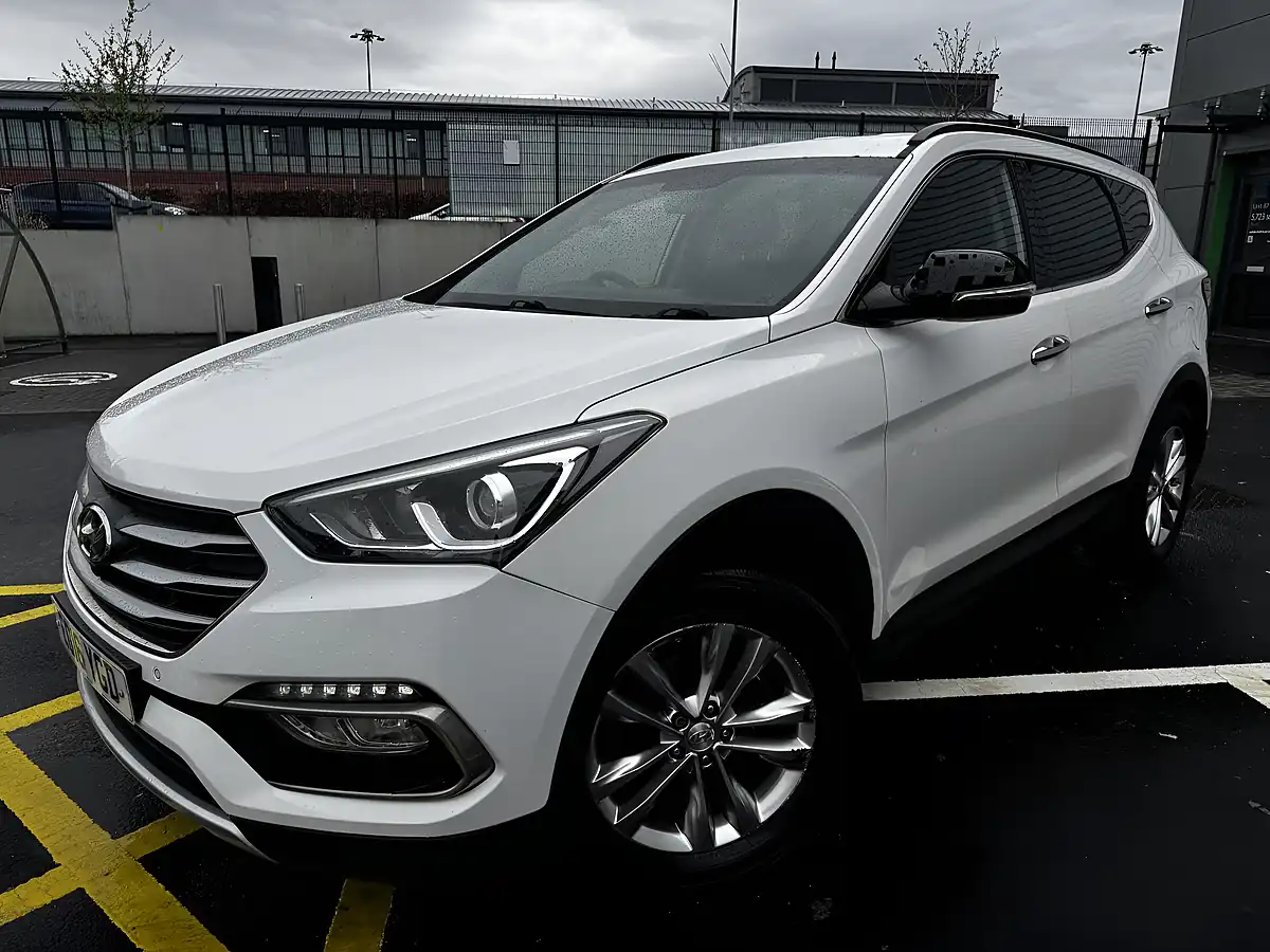 Used 2016 Hyundai Santa Fe Premium White - Interior and Exterior details 4