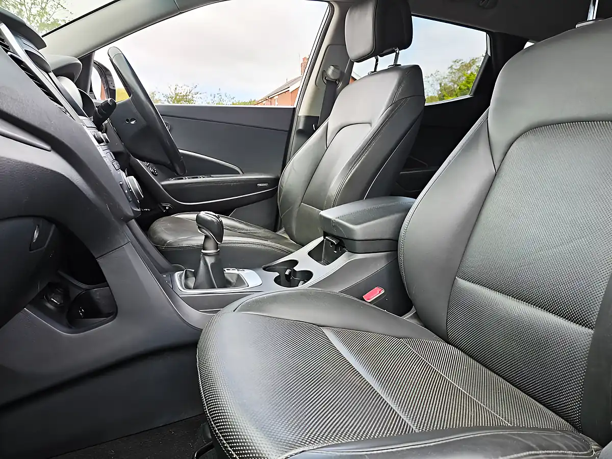 Used 2016 Hyundai Santa Fe Premium White - Interior and Exterior details 11