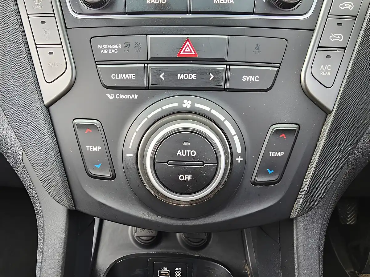 Used 2016 Hyundai Santa Fe Premium White - Interior and Exterior details 13