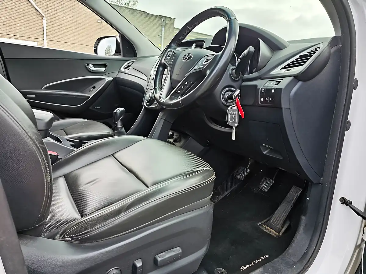 Used 2016 Hyundai Santa Fe Premium White - Interior and Exterior details 15