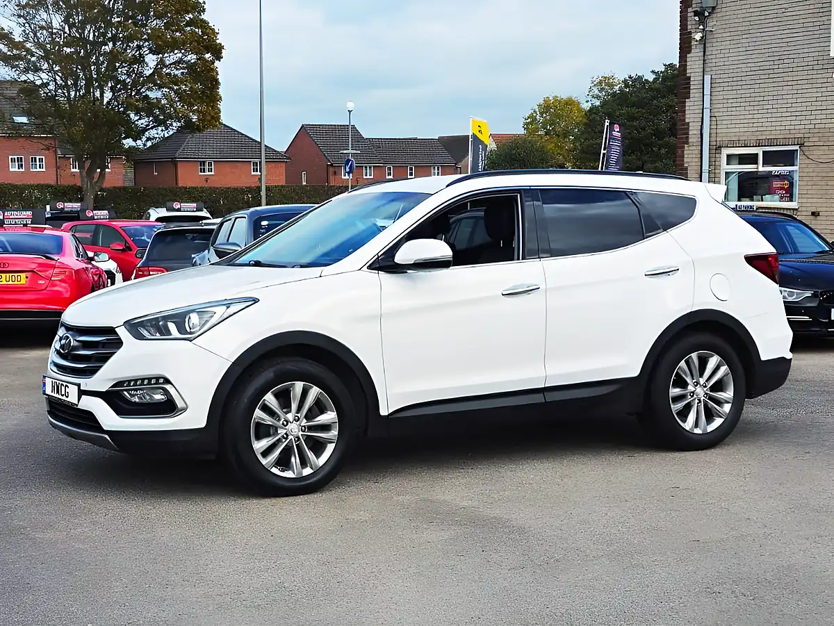Used 2016 Hyundai Santa Fe Premium White - Interior and Exterior details 4