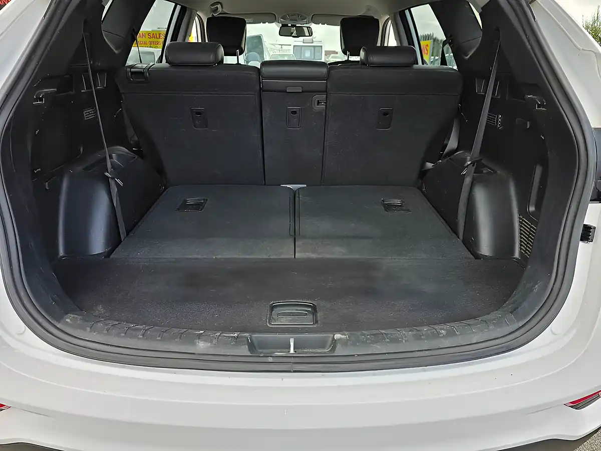 Used 2016 Hyundai Santa Fe Premium White - Interior and Exterior details 9